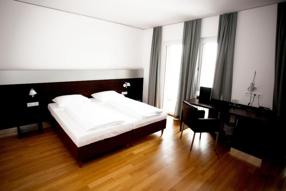 Hotel Schwarzer Baer Linz Exterior foto